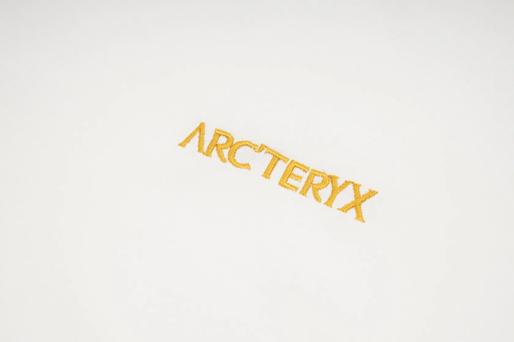 [ Ayc Teryx ] 2024 FW T LOGO Premium 32s Same Style ：Black White Size：XS S M L